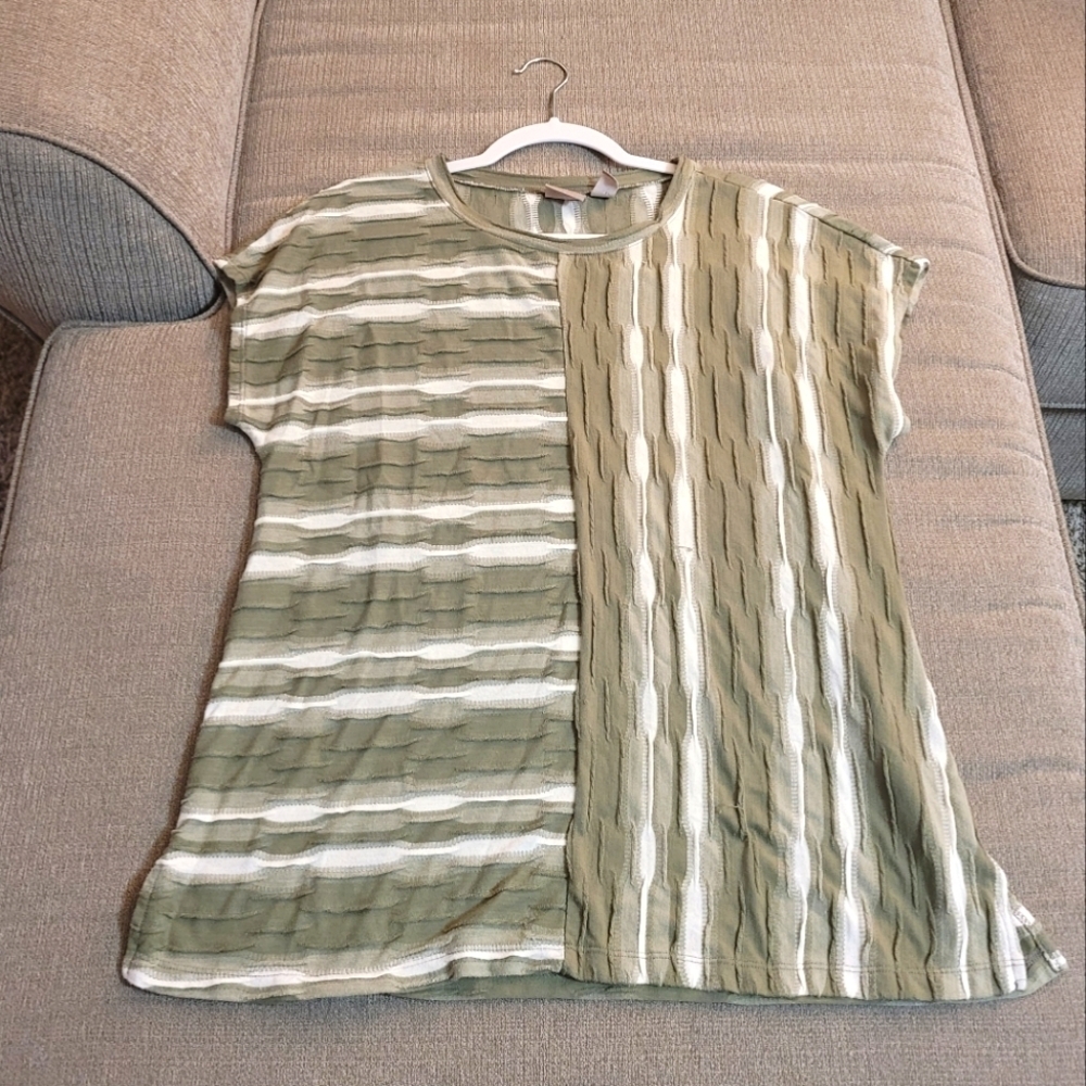 Chico's Olive Green White Textured Abstract Contemporary Casual Top Large/2